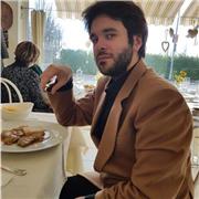 Laureato in Scienze Politiche e Sociali